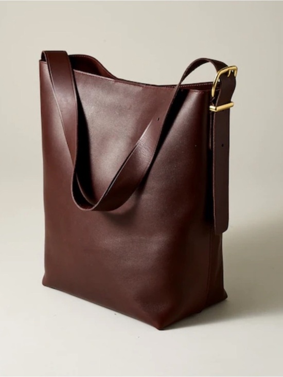 Madewell Handbags - EUC Madewell The Essential Bucket Tote Chocolate Raisin Leather Tote